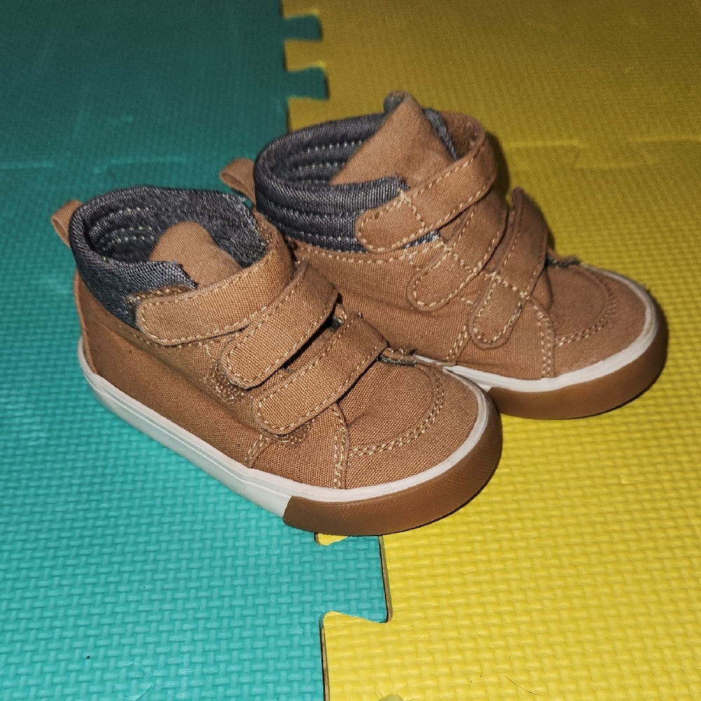 Old Navy Brown Kids Shoes, Size 6, Like New